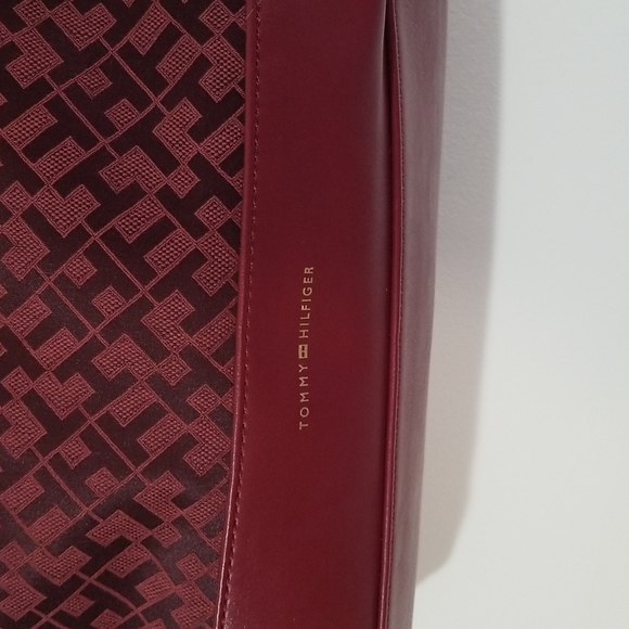 Tommy Hilfiger Tote - Picture 3 of 9